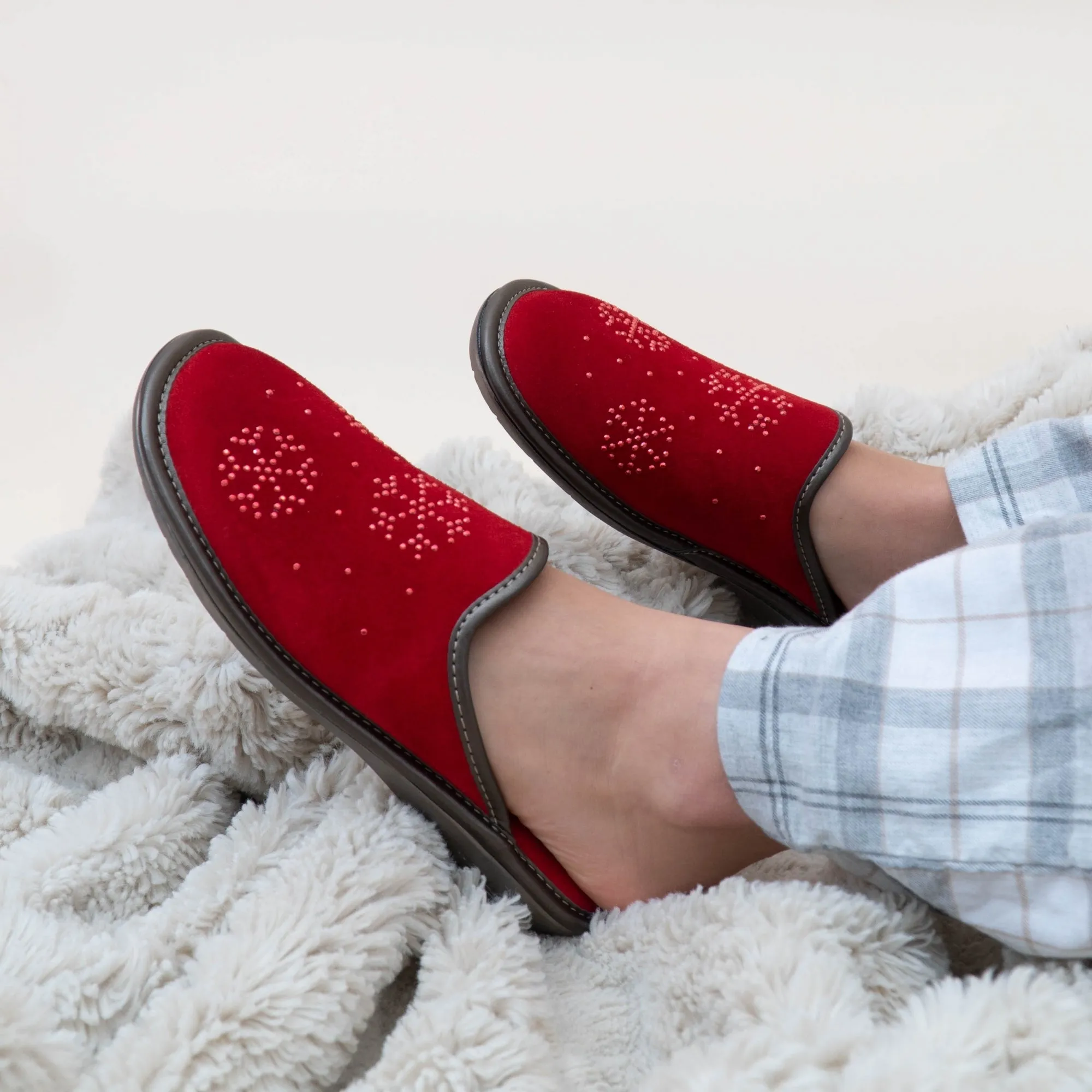 1747 (AFELPADO) Ladies Suede Mule Slippers Cherry